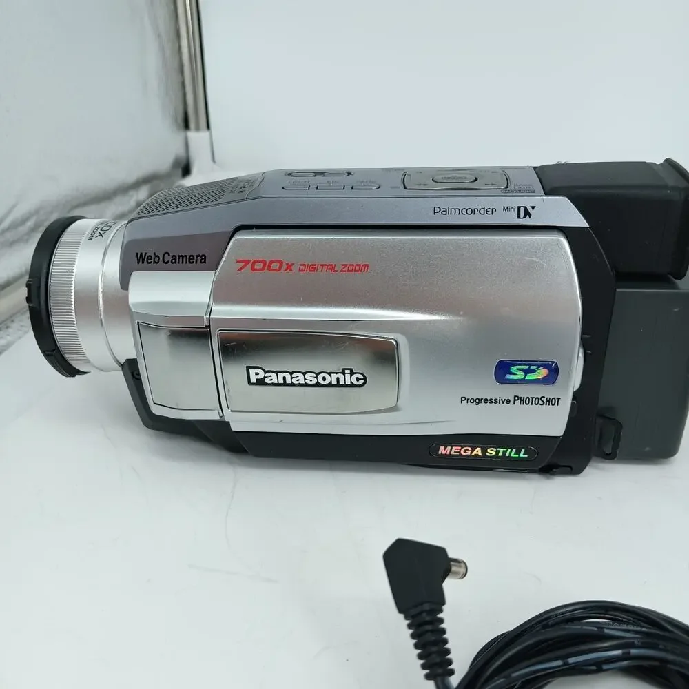 (P) Panasonic PV-DV102D MiniDV Palmcorder Camcorder Tested w/ AC Adapter